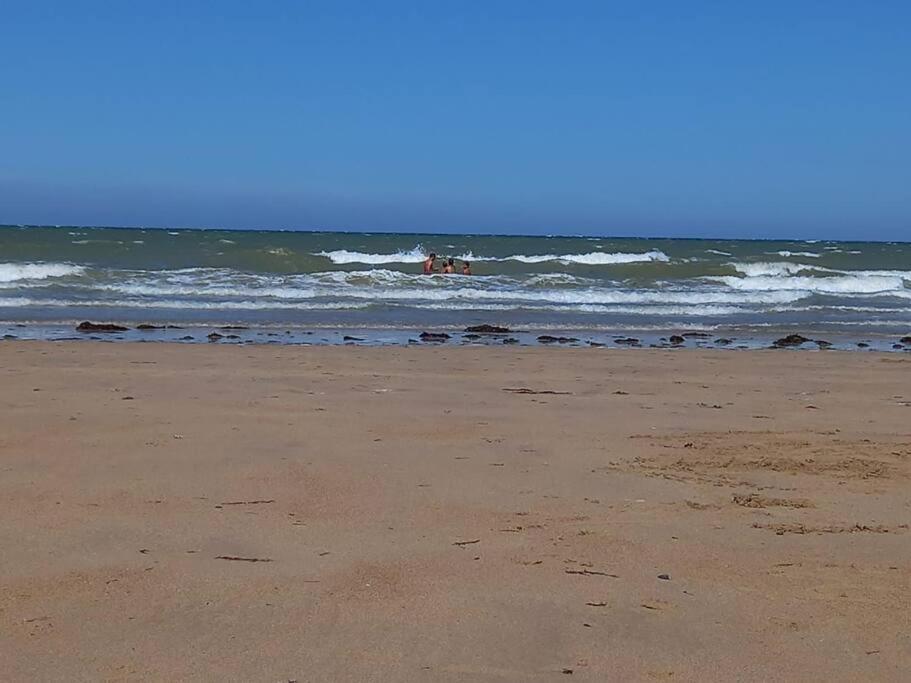 Gite De La Baleine Luc-sur-Mer Extérieur photo